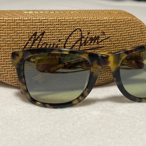 Maui Jim Legends MJ293-10L Polarized Sunglasses-tortoise frame main image 4